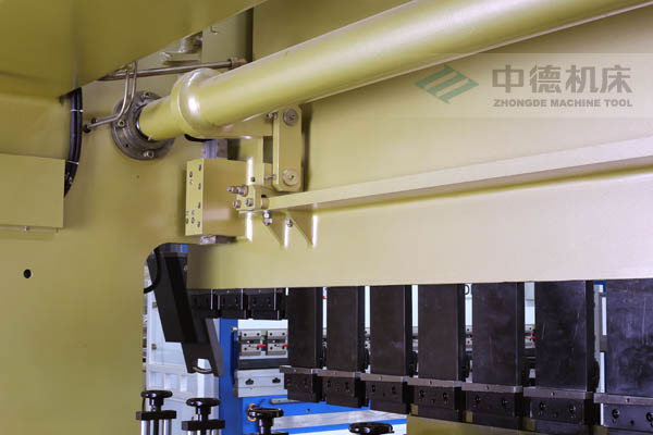 ZDPK-10032配有中德公司最新型扭軸同步裝置，強度高，能調(diào)節(jié)，專利技術